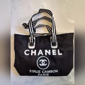 CHANEL 31 Rue Cambon Paris Boutique Tote Black White Nylon Zip Top NIP
